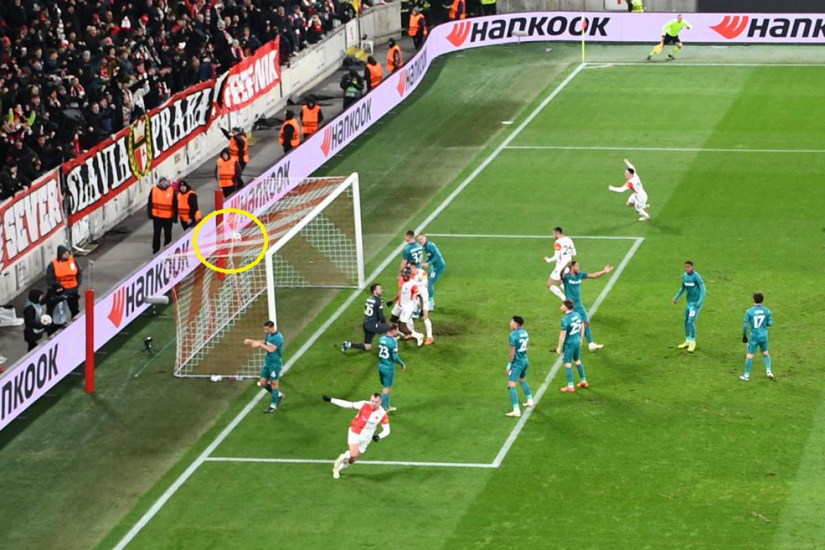 Všechny góly rozvlnily bohužel branku před tribunou Sever! Slavia  -  Anderlecht  1:2