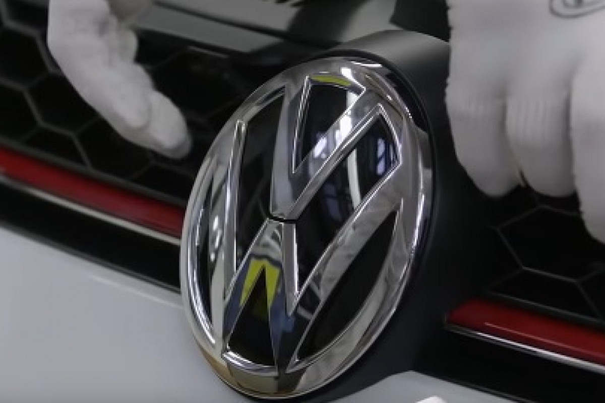 Volkswagen čelí výraznému poklesu zisku a tržeb