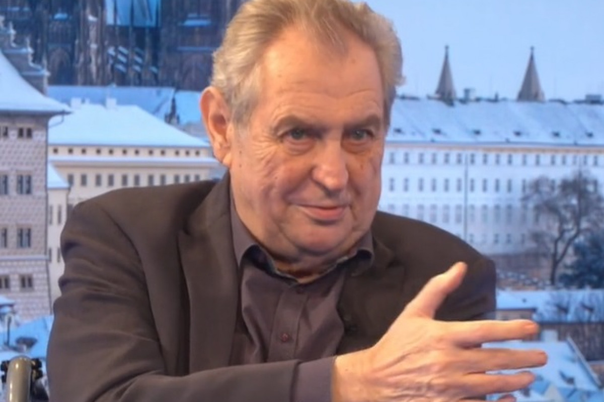 Fiala ničitel a loutka Pavel. Exprezident Zeman se rozjel