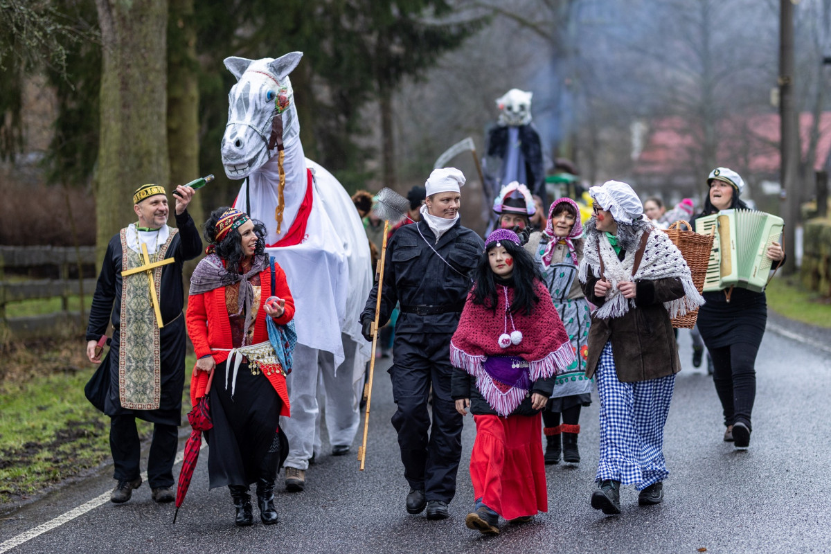 Tradice, folklór, žhavé rytmy i dobroty – to je masopust v Libereckém kraji