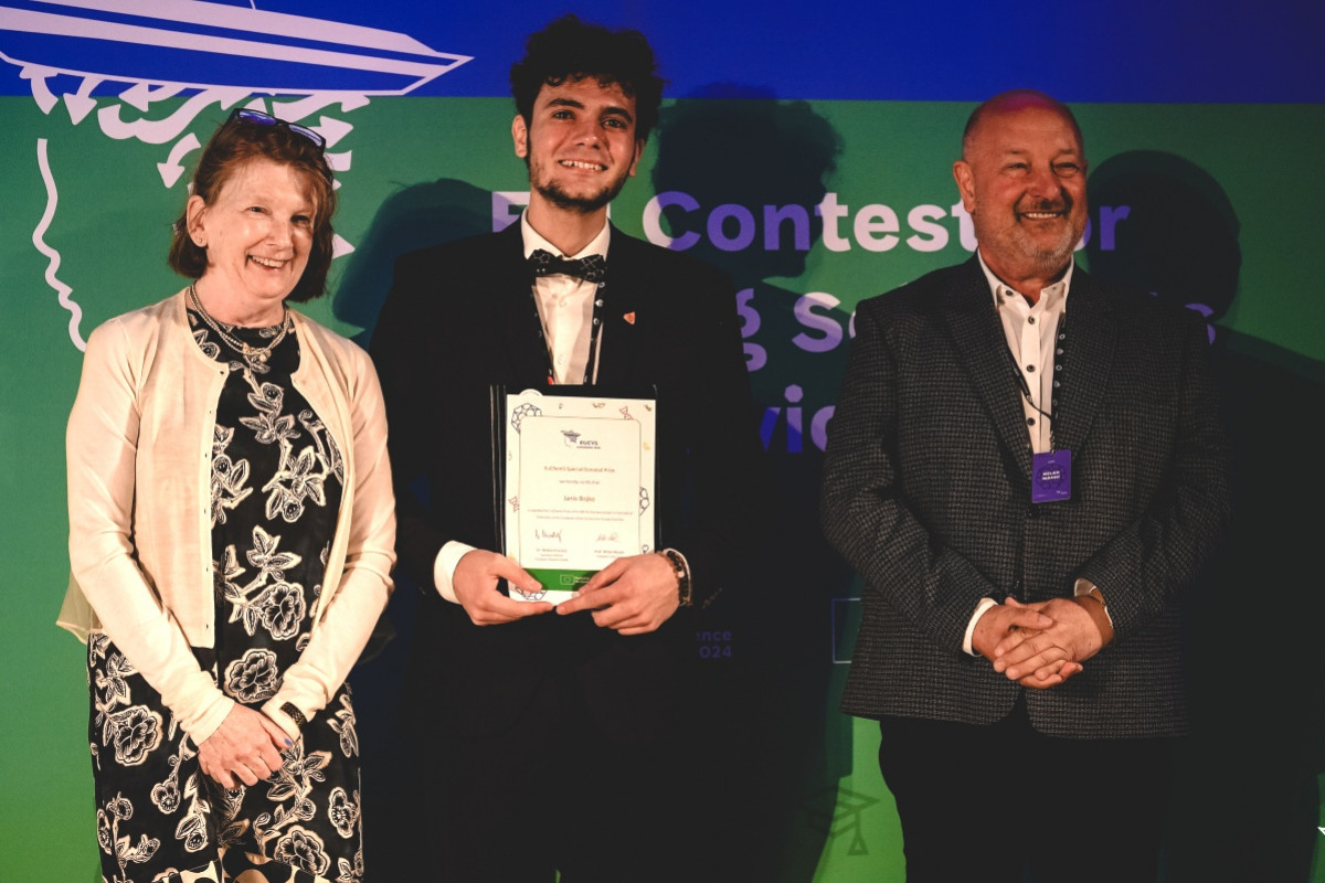 Student Janis Bojko získal prestižní cenu European Chemical Society