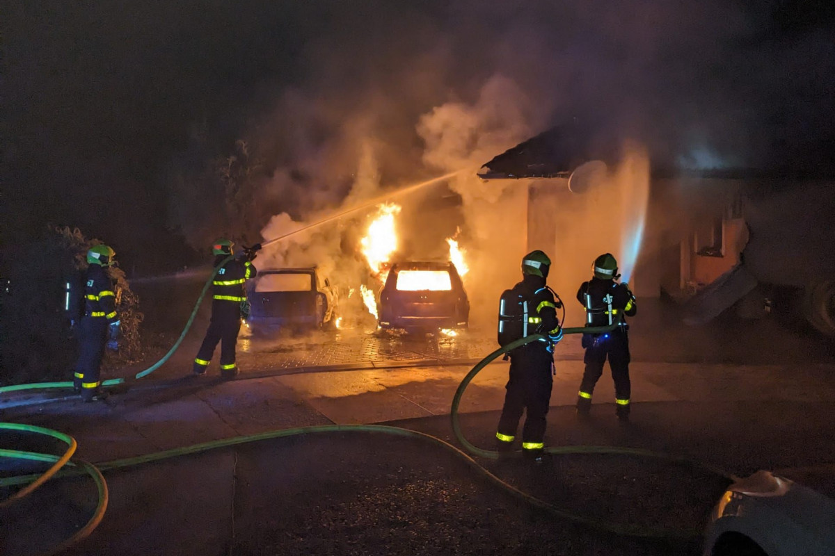 Petrovice u Karviné: Rodinný dům, v němž spala rodina, zachvátil požár