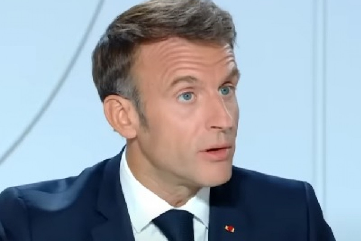 Francie stále v politickém patu. Macron váhá s výběrem premiéra