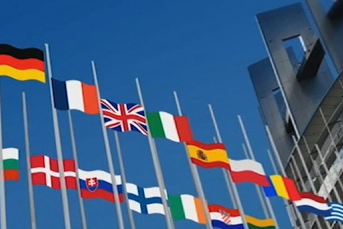 Nový odhad europoslanců, Rajchl na seznamu. Chybí Konečná i Turek