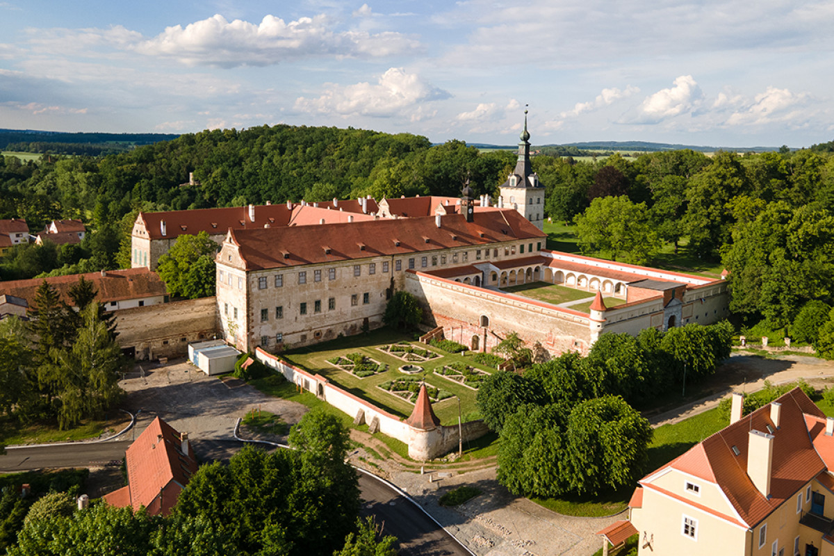 Skvost zapomenutý a znovuzrozený. Zámek Uherčice